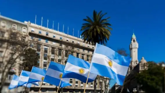 Argentina imita EUA e anuncia saída da OMS: o que muda?