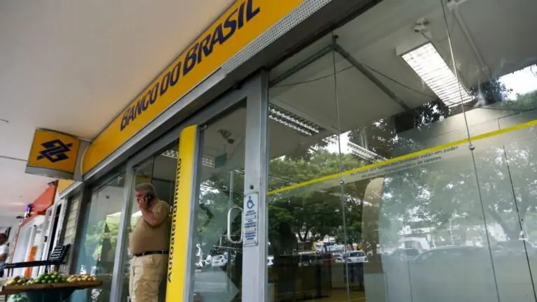 Veja como fica o expediente bancário no carnaval 2025 em SP