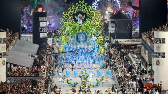 Assista ao vivo o desfile das escolas de samba de SP no 1º dia