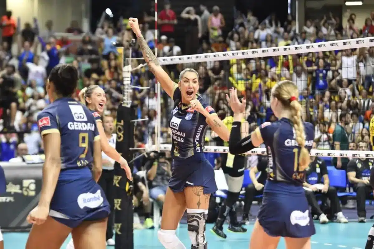 imagem mostra jogo de vôlei feminino do minas
