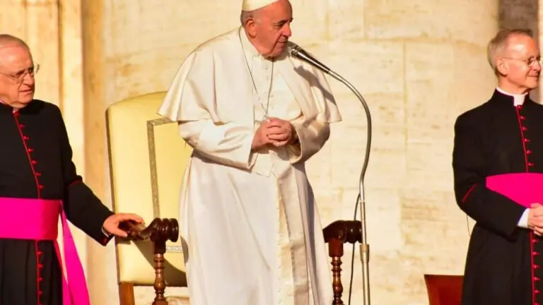 Se o Papa Francisco morrer quem assume?