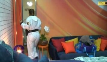Renata vai dormir no shopping
