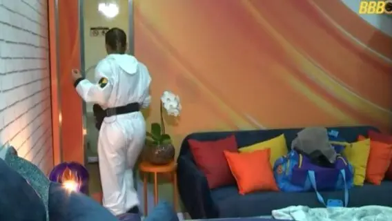 Renata vai dormir no shopping e volta para casa BB 25 na sexta