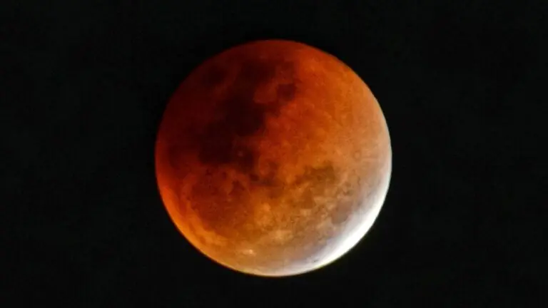 Agora: horário do eclipse lunar e como assistir ao vivo