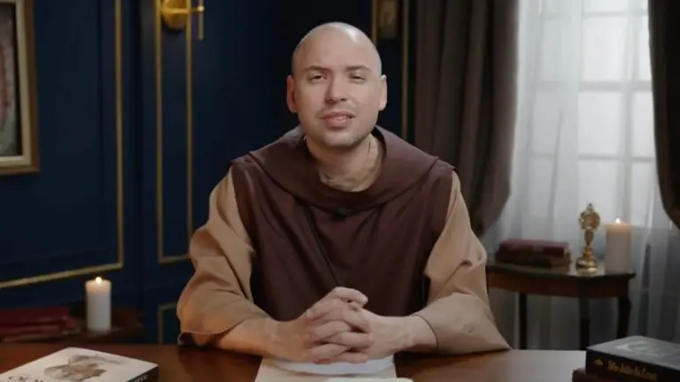 Rosário da Quaresma com Frei Gilson ao vivo: assistir e horário