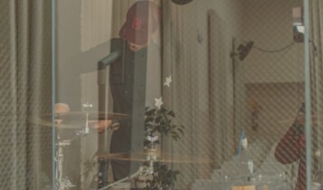 Como criar um quarto com isolamento acústico eficiente