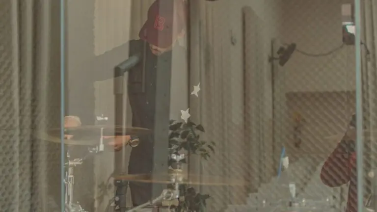 Como criar um quarto com isolamento acústico eficiente