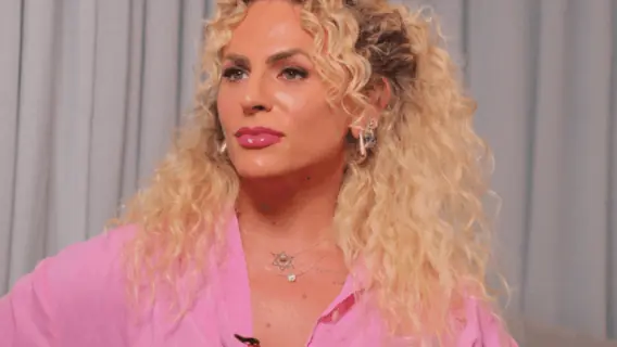 Loiro Malibu: cabeleireira revoluciona técnica de mechas e alavanca carreira