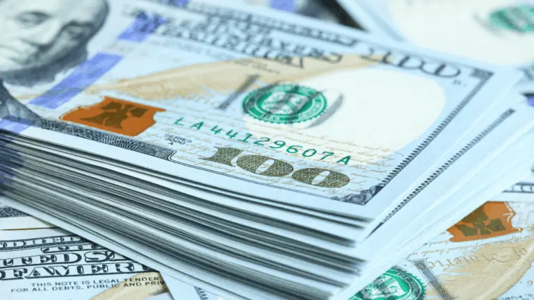 Dólar hoje (09/04): moeda passa de R$ 6,05 com tensão entre China e EUA