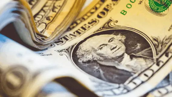 Dólar hoje (24/4): moeda a R$ 5,7 alivia tensão no mercado