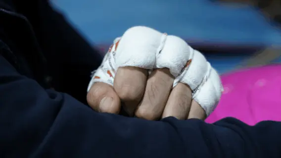 Que horas é o UFC hoje? Onde assistir e card das lutas desse sábado (26/04)