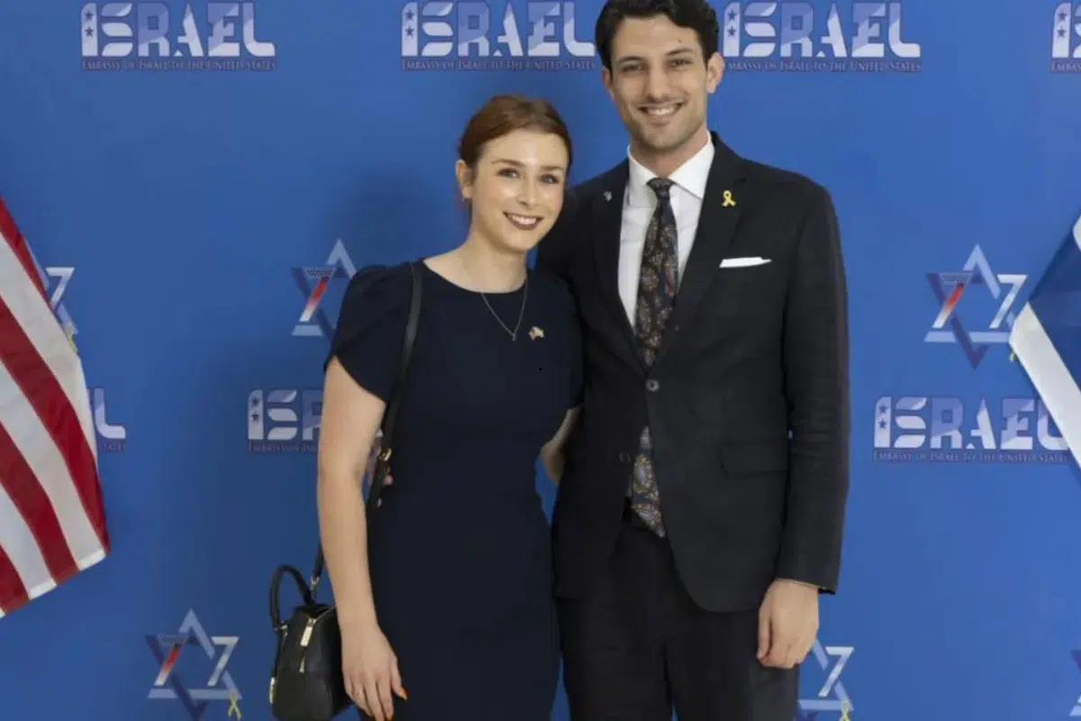 Casal de funcionários da embaixada de Israel