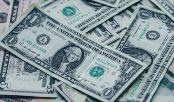 Dólar hoje (2/5): moeda fecha a semana em baixa