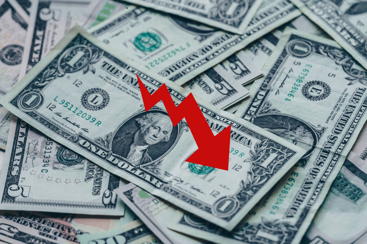 Dólar hoje (5/5): moeda em queda com foco na Super Quarta dólar hoje