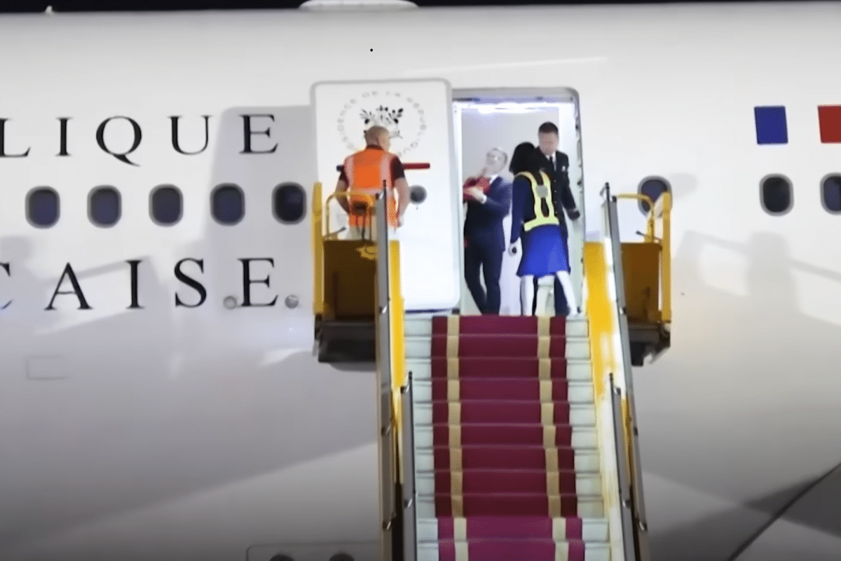 MACRON TAPA NA CARA