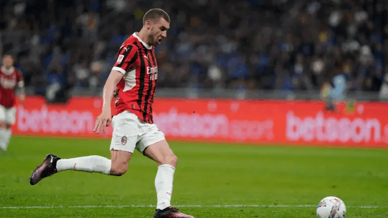 Italiano: onde assistir Milan x Bologna no jogo final hoje