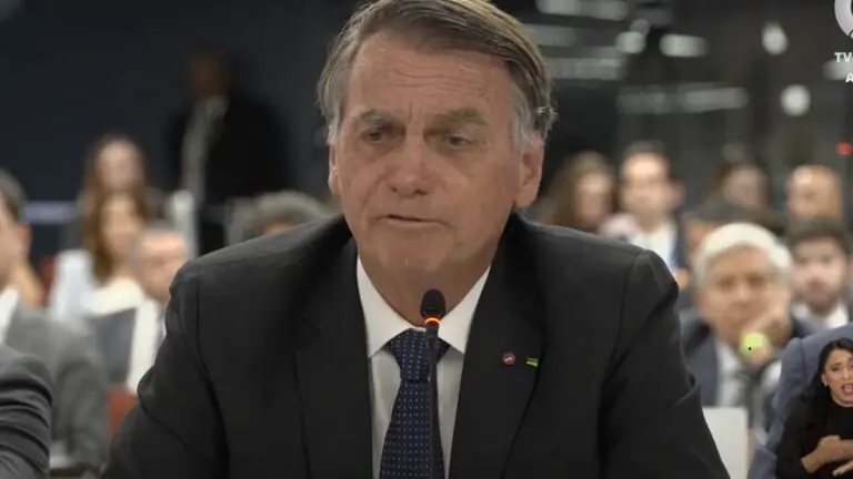 Bolsonaro convida Alexandre de Moraes para ser seu vice e ministro recusa