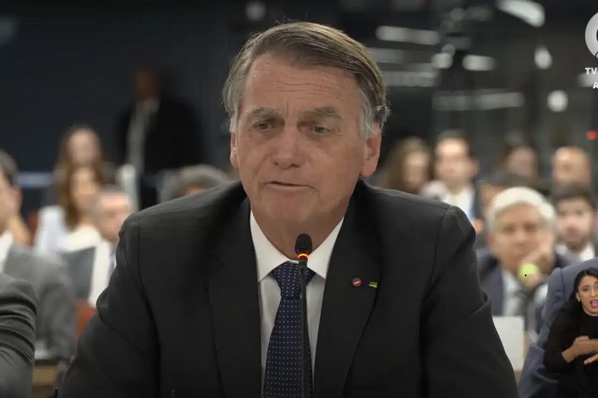 Bolsonaro convida Alexandre de Moraes para ser seu vice e ministro recusa