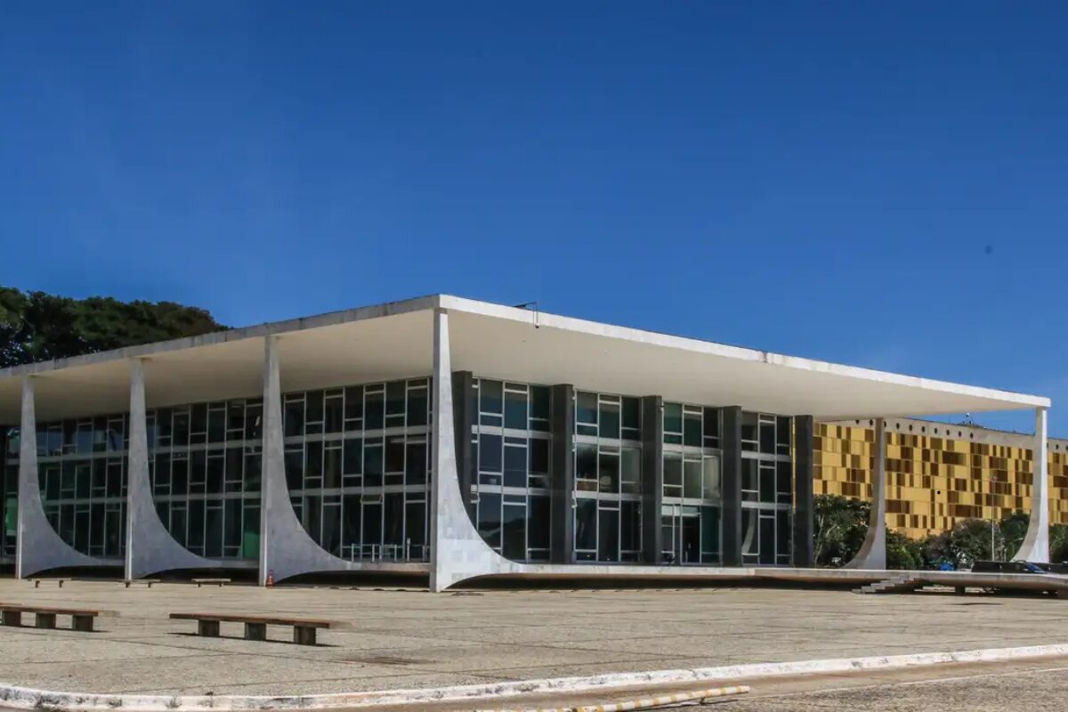 Onde assistir o julgamento de Bolsonaro: interrogatório no STF hoje bolsonaro julgamento interrogatorio