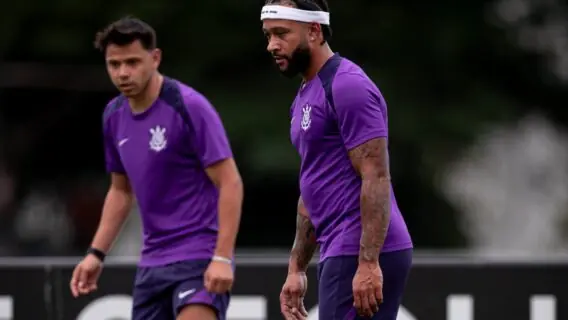 Quem é a namorada de Memphis Depay?