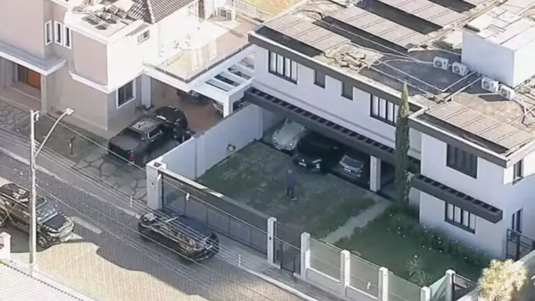 Com tornozeleira, Bolsonaro terá toque de recolher