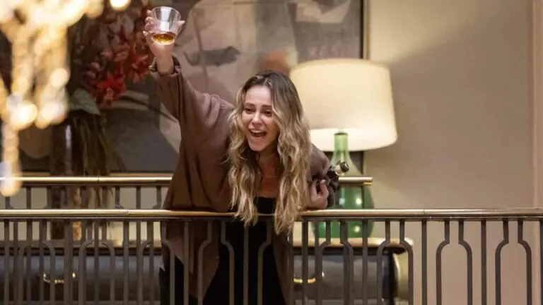 Heleninha some após bebedeira e é encontrada dormindo em praça