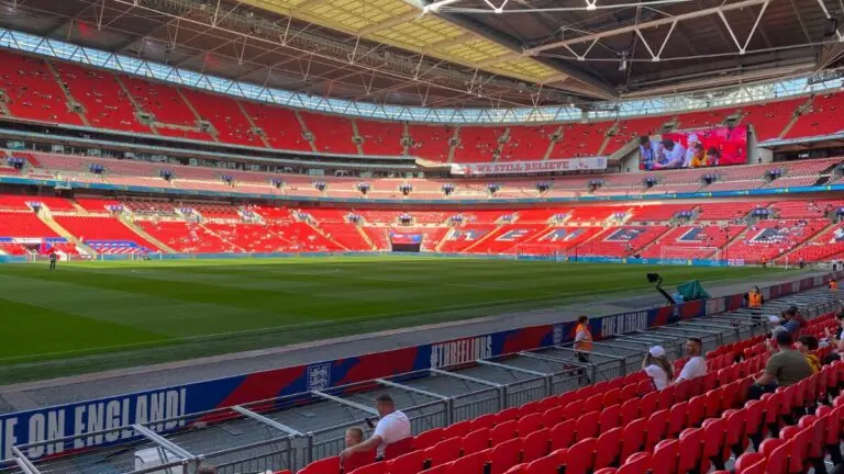 Onde assistir Manchester City x Wolves ao vivo na Premier League hoje (16/08/25)