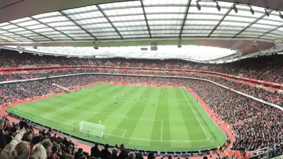 Onde assistir Manchester United x Arsenal ao vivo na Premier League (17/08/25)
