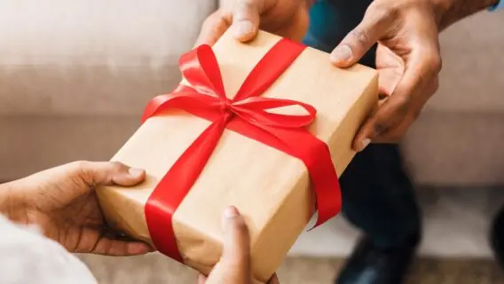 Roupas e perfumes: gasto no Dia dos Pais deve chegar a R$ 255 em 2025