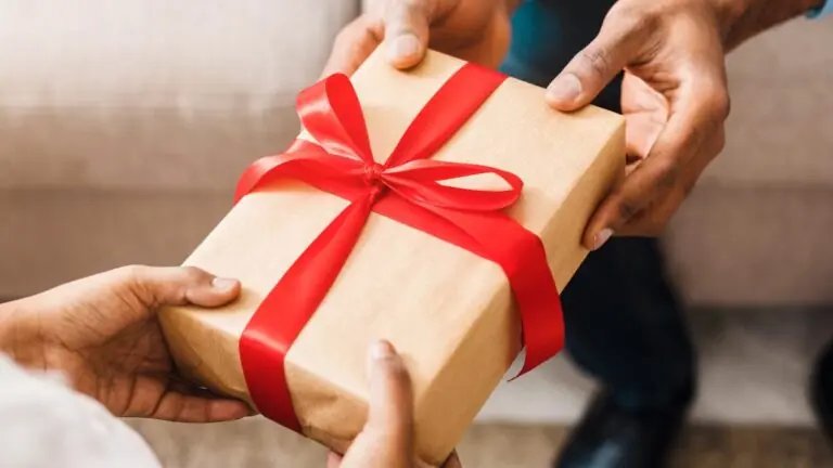 Roupas e perfumes: gasto no Dia dos Pais deve chegar a R$ 255 em 2025