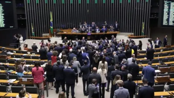 PEC da blindagem: quem votou a favor e contra por partido e estado