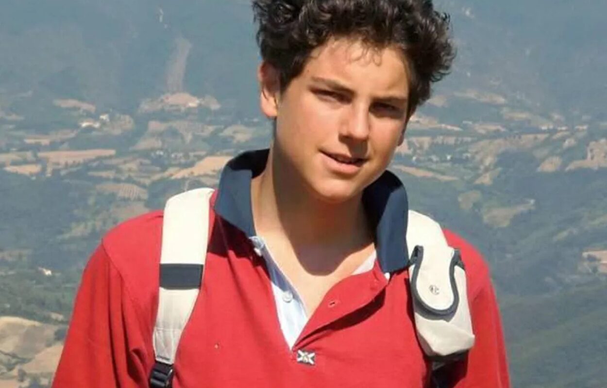 Aprenda oração a Carlo Acutis para pedir um milagre urgente