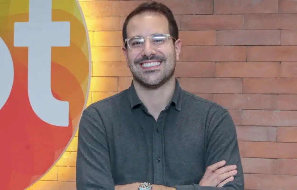 Ex-jornalista A Fazenda 17