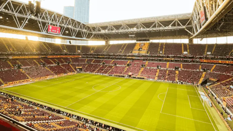 Em qual canal vai passar jogo do Benfica x Casa Pia hoje (09/11/25)