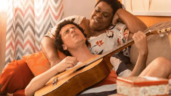 Sessão da Tarde hoje exibe o filme nacional Juntos e Enrolados