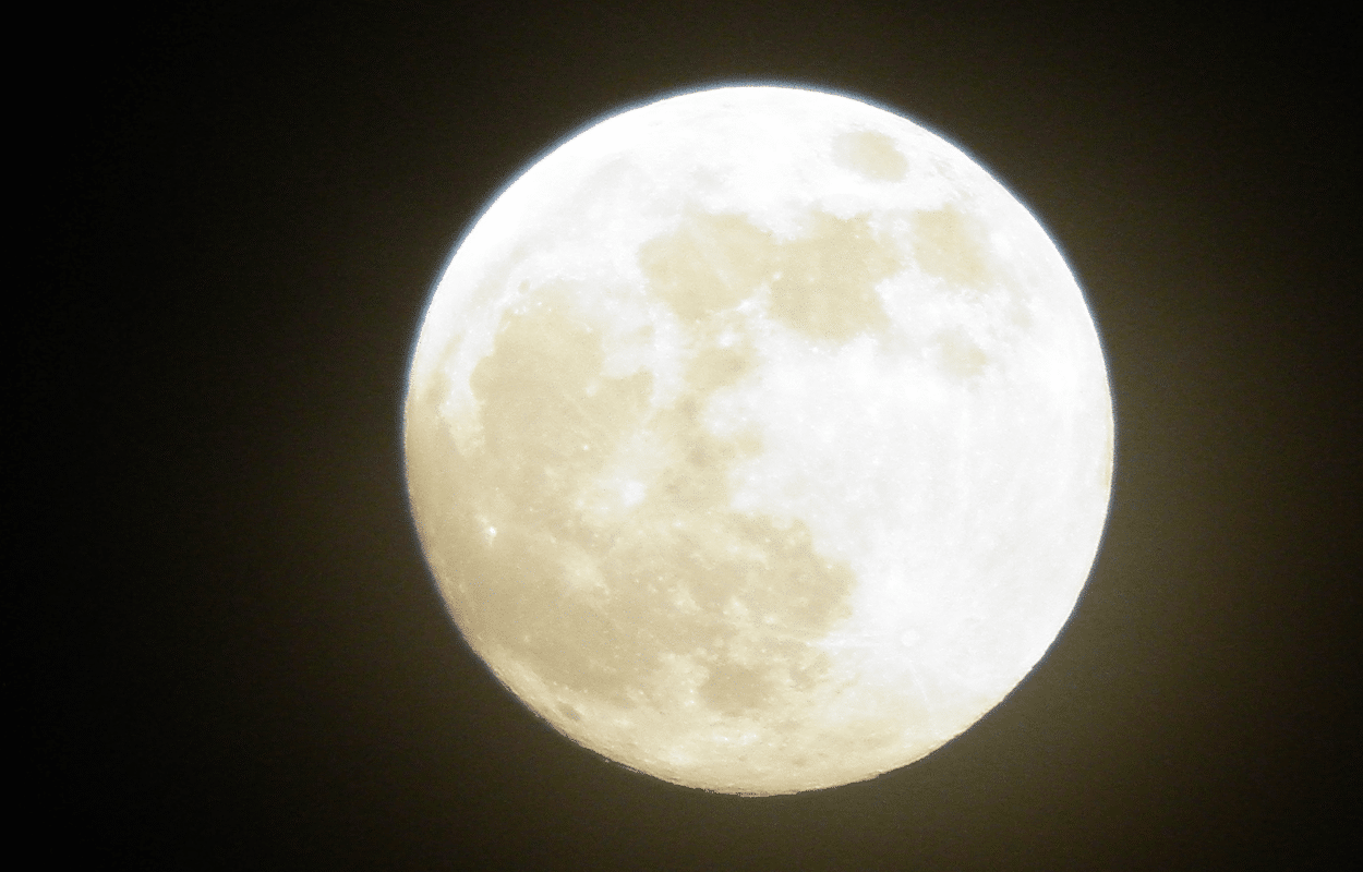 Que horas a superlua vai aparecer hoje, a mais brilhante do ano
