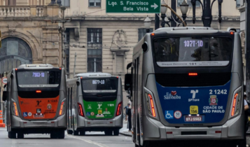 Greve de ônibus em SP é confirmada por atraso do 13º salário
