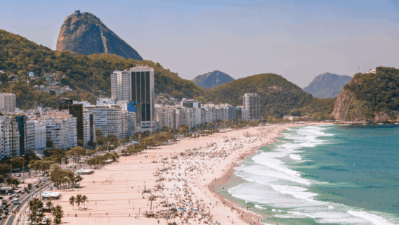 Confira que horas começa a manifestação em Copacabana hoje com Gil e Caetano