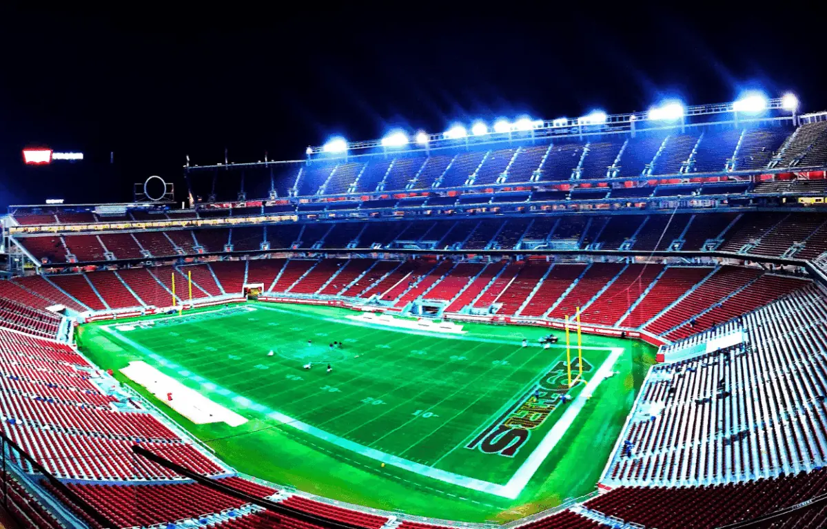 Onde assistir o jogo Buccaneers x Panthers da Semana 18 da NFL