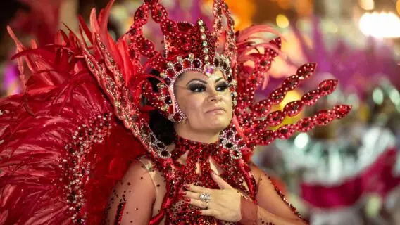 Confira a ordem dos desfiles de SP e onde assistir as escolas de samba no 1º dia