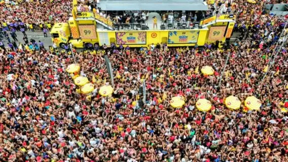 Ivete Sangalo reúne 1,2 milhão de foliões em SP e mostra o molho do carnaval baiano