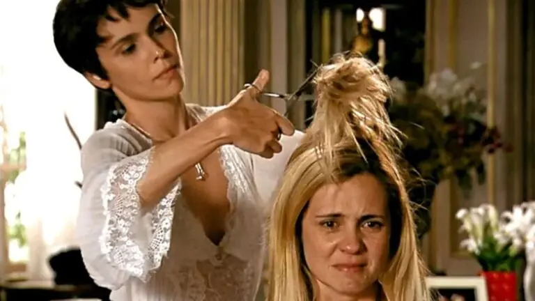 Que horas começa Avenida Brasil no Vale a Pena Ver de Novo e Rainha da Sucata