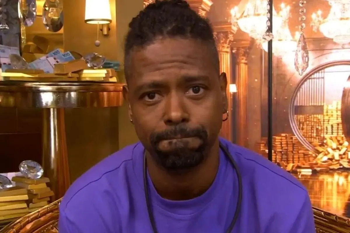 Boneco é quem saiu do BBB 26