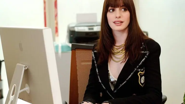 Sessão da Tarde hoje exibe o filme O Diabo Veste Prada; transmissão pelo celular