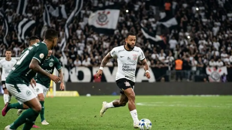 Memphis Depay joga hoje? Atacante pode não mais jogar pelo Corinthians