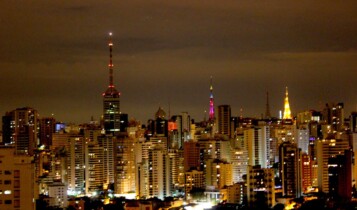 Prédios e vista da cidade de São Paulo à noite