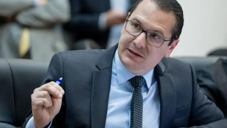 Richthofen na Fazenda? Deputado cria lei para barrar criminosos em reality show