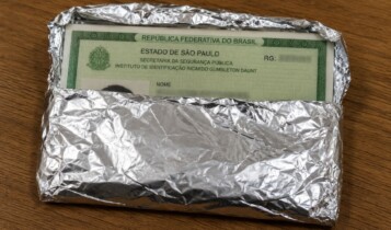 Embrulhar RG e cartões em papel alumínio pode evitar golpe?