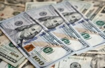 Imagem mostra notas de dólar