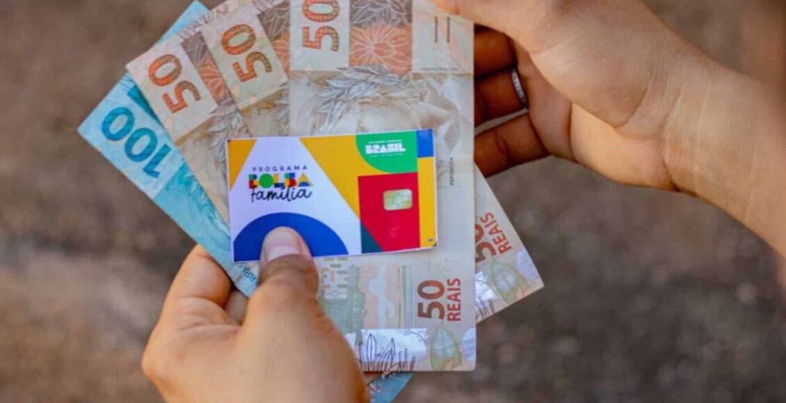 Dois estados já estão garantindo extra de R$ 300 para beneficiários do Bolsa Família Créditos: Marcello Casal Jr./Agência Brasil